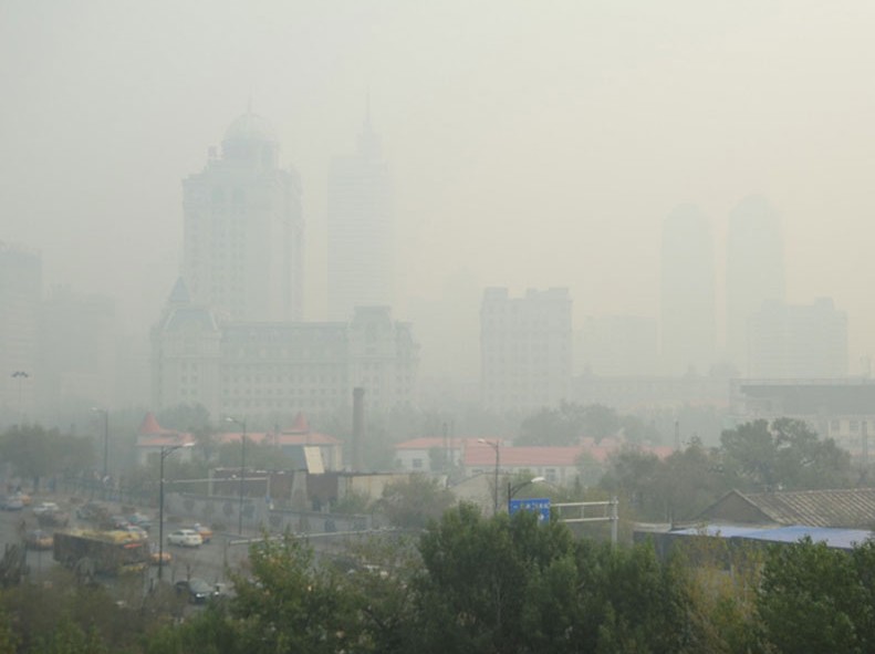 哈尔滨供暖首日迎来雾霾天pm2.5指数“爆表”高达500