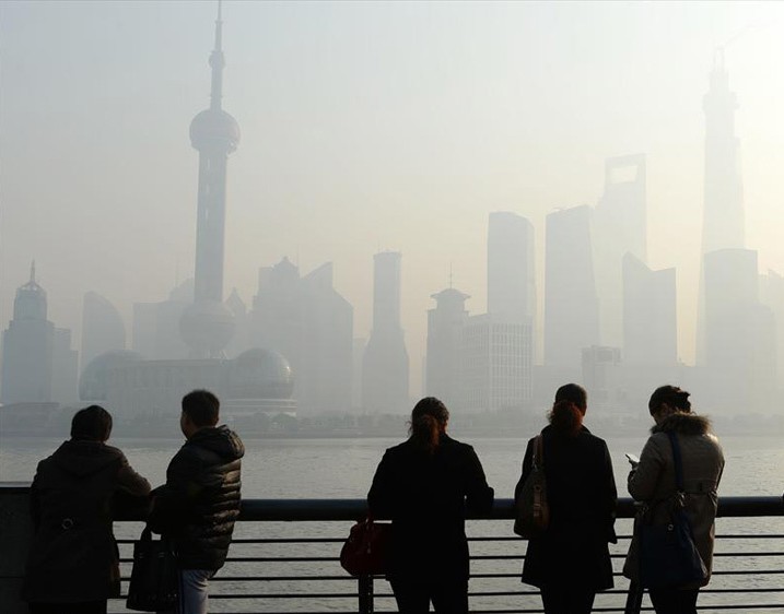 上海现六级重度污染2日首次发布霾橙色预警